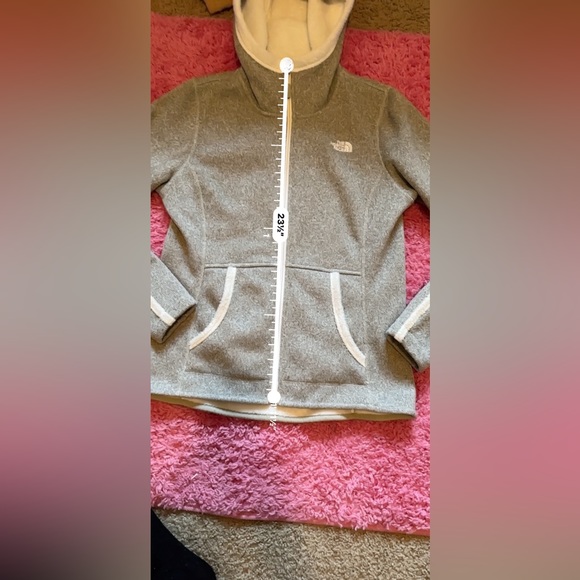 Woman’s North Face Sweater Fleece - Picture 7 of 11